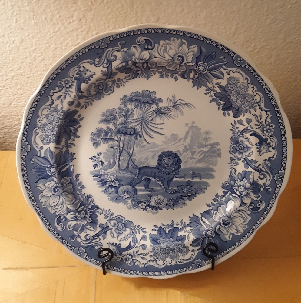 5 collectable plates blue and white